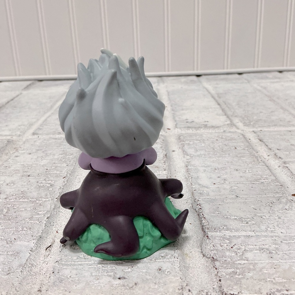 D23 2024 Stacey Aoyama Ursula Vinyl Figure - Picture 4 of 7